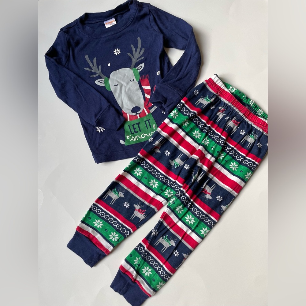 Let it Snow Gymboree 2T Holiday Reindeer pajamas -snug fit